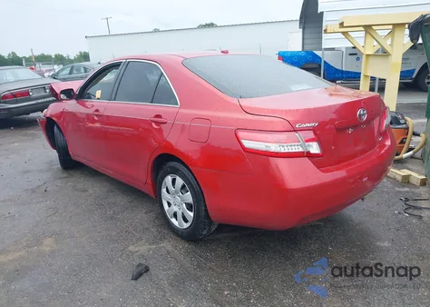 2010 Toyota Camry Le/Se/Xle z USA, uszkodzony, nr VIN 4T1BF3EK2AU044493
